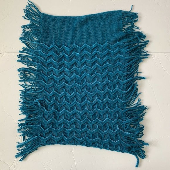 Women’s Beautiful Scarf Worn Once Teal Blue Fringe Sequins Soft GORGEOUS - Picture 1 of 6
